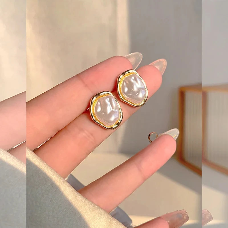 Minimalist Irregular Pearl Stud Earrings – Modern & Elegant