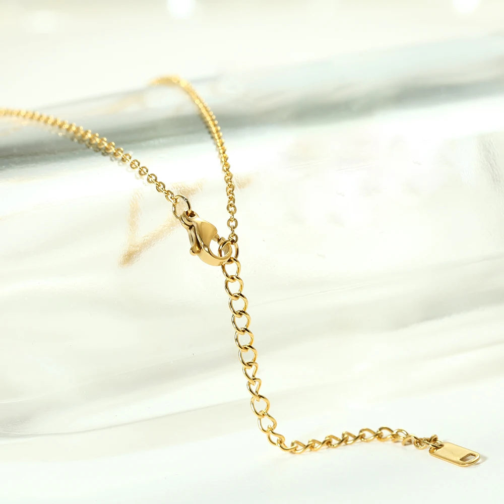 Personalized Gold Initial Necklace - Elegant & Timeless