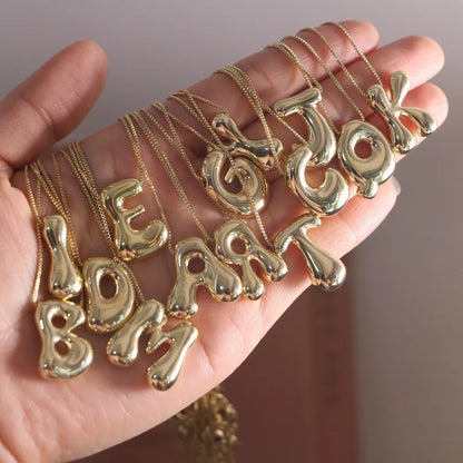 Goldene Edelstahl-Bubble-Buchstabenkette - Personalisiert und trendig