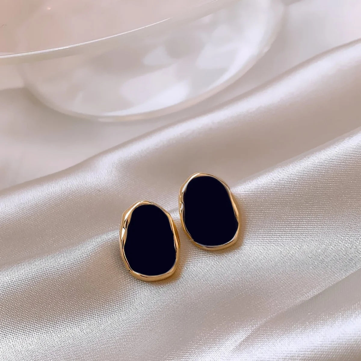 Retro Geometric Earrings – Minimalist Luxury Statement Jewelry