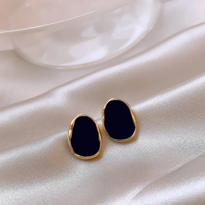 Retro Geometric Earrings – Minimalist Luxury Statement Jewelry