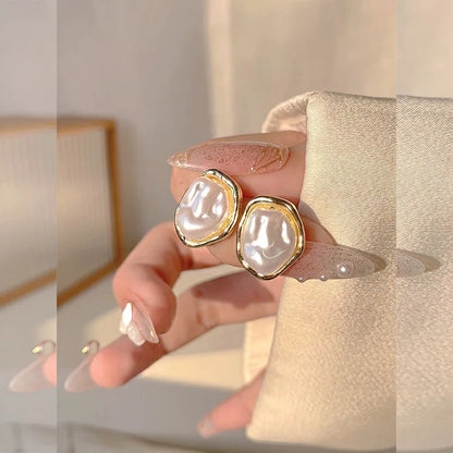 Minimalist Irregular Pearl Stud Earrings – Modern & Elegant