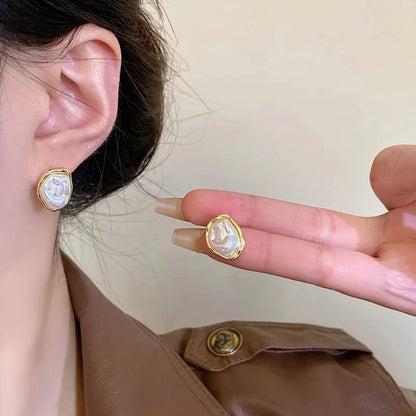 Minimalist Irregular Pearl Stud Earrings – Modern & Elegant